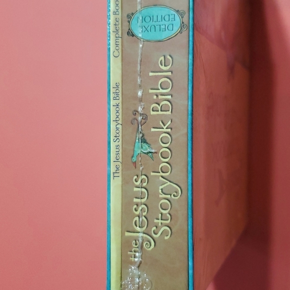 New-Sealed - The Jesus Storybook Bible Deluxe Edition with Audio CDs - Picture 4 of 6